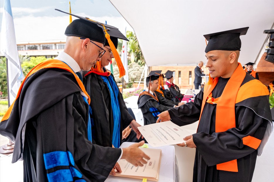 UAO-grad-04